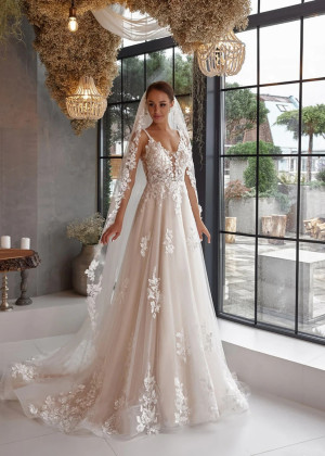 Spaghetti Straps Beaded Lace Tulle Fashion Wedding Dress